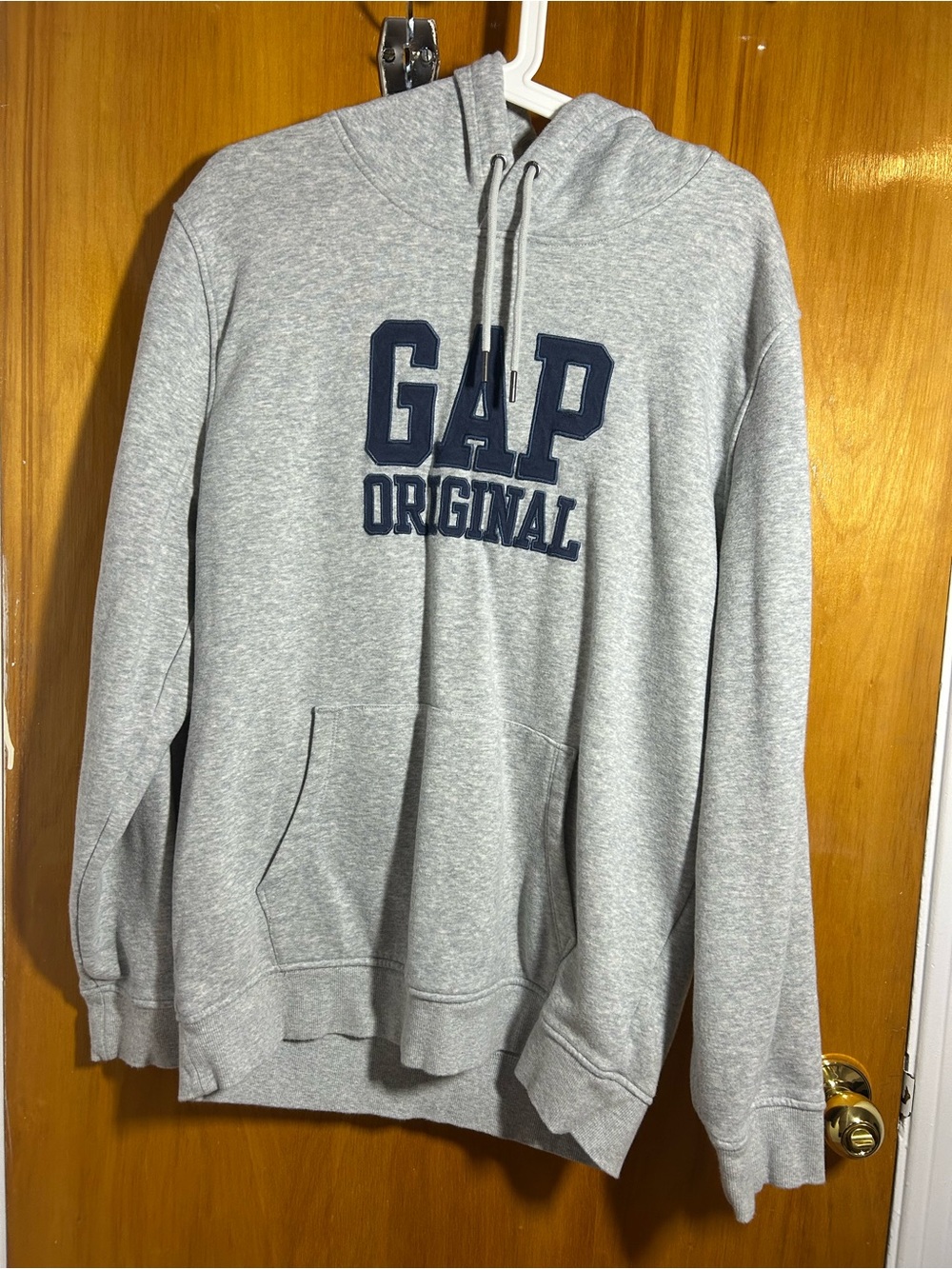 GAP Men's Light Gray Hoodie with Navy 'GAP ORIGINAL' Logo